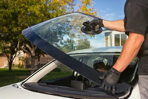Experience Paradise Mobile Auto Glass Efficiency in Auto Glass Repair and Windshield Replacement