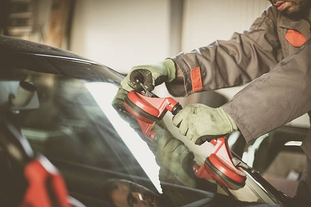 Mobile Windshield Replacement Convenience Meets Technology