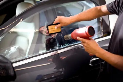 Your Comprehensive Guide to Selecting the Best Auto Glass Repair Service